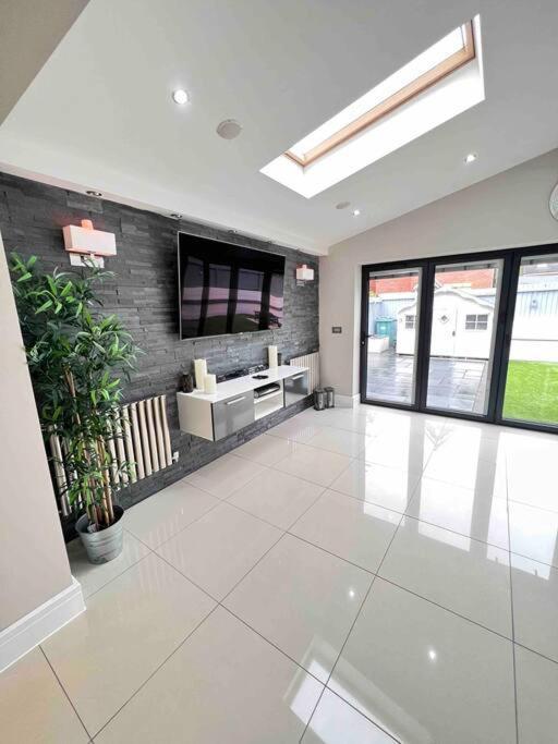 Stunning Home In Astley Tyldesley Екстер'єр фото